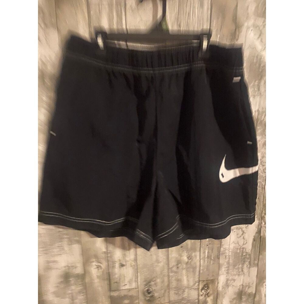 Nike Sportswear Essential Women's High-Rise Woven Shorts L